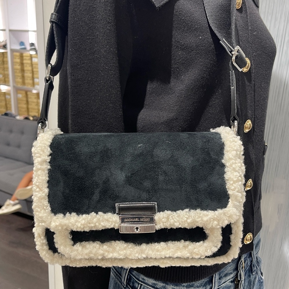 MICHAEL KORS Bradshaw Medium Suede and Faux Shearling Messenger Bag
Black 
NWT - Picture 14 of 16
